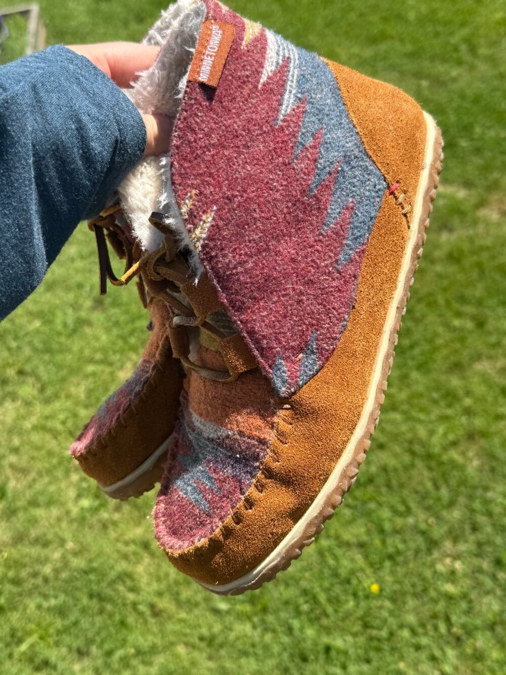 Minnetonka Aztec Blanket Boots Womens 9M Boho Western Cozycore Chic 3714